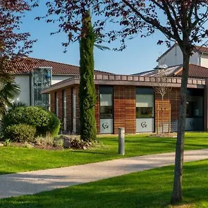https://la-charpiniere.hotels-rhonealpes.com