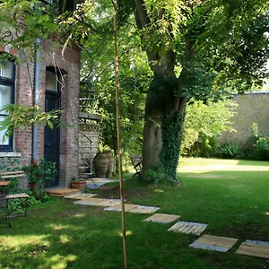 https://au-coeur-du-jardin.lillehotels.org
