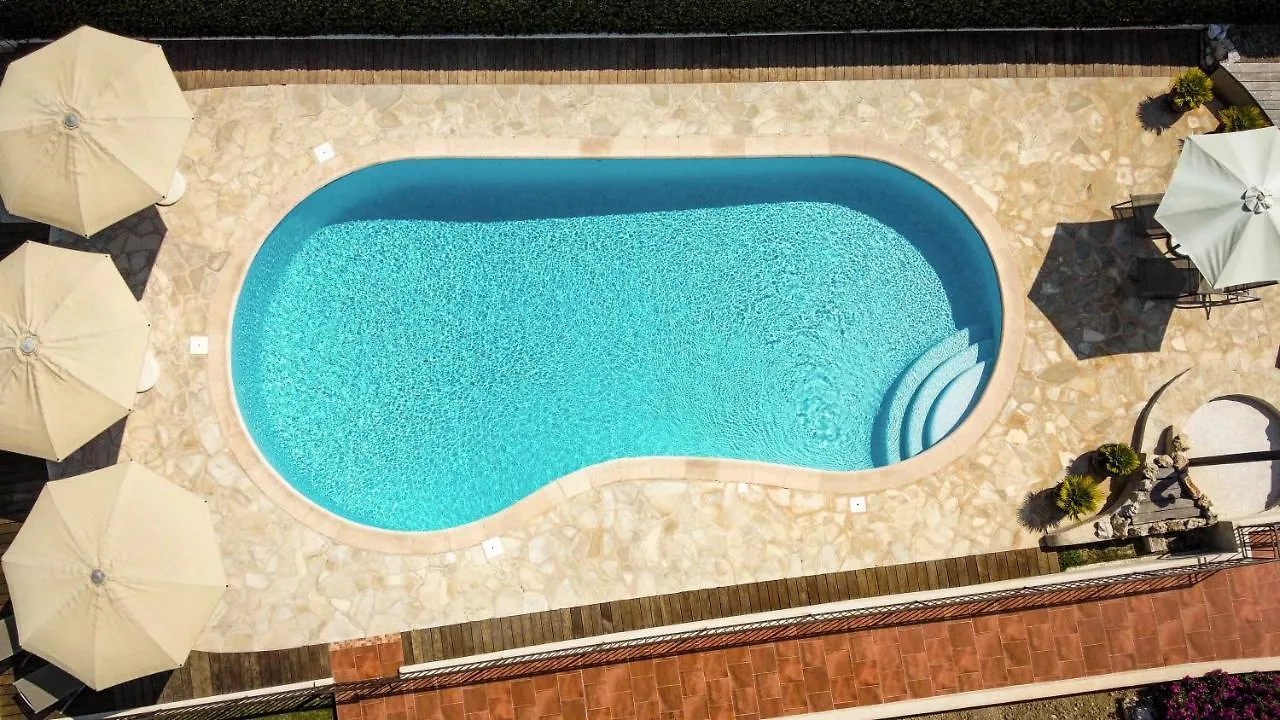 ****  לה קול-סור-לופ Hotel Marc-Hely צרפת