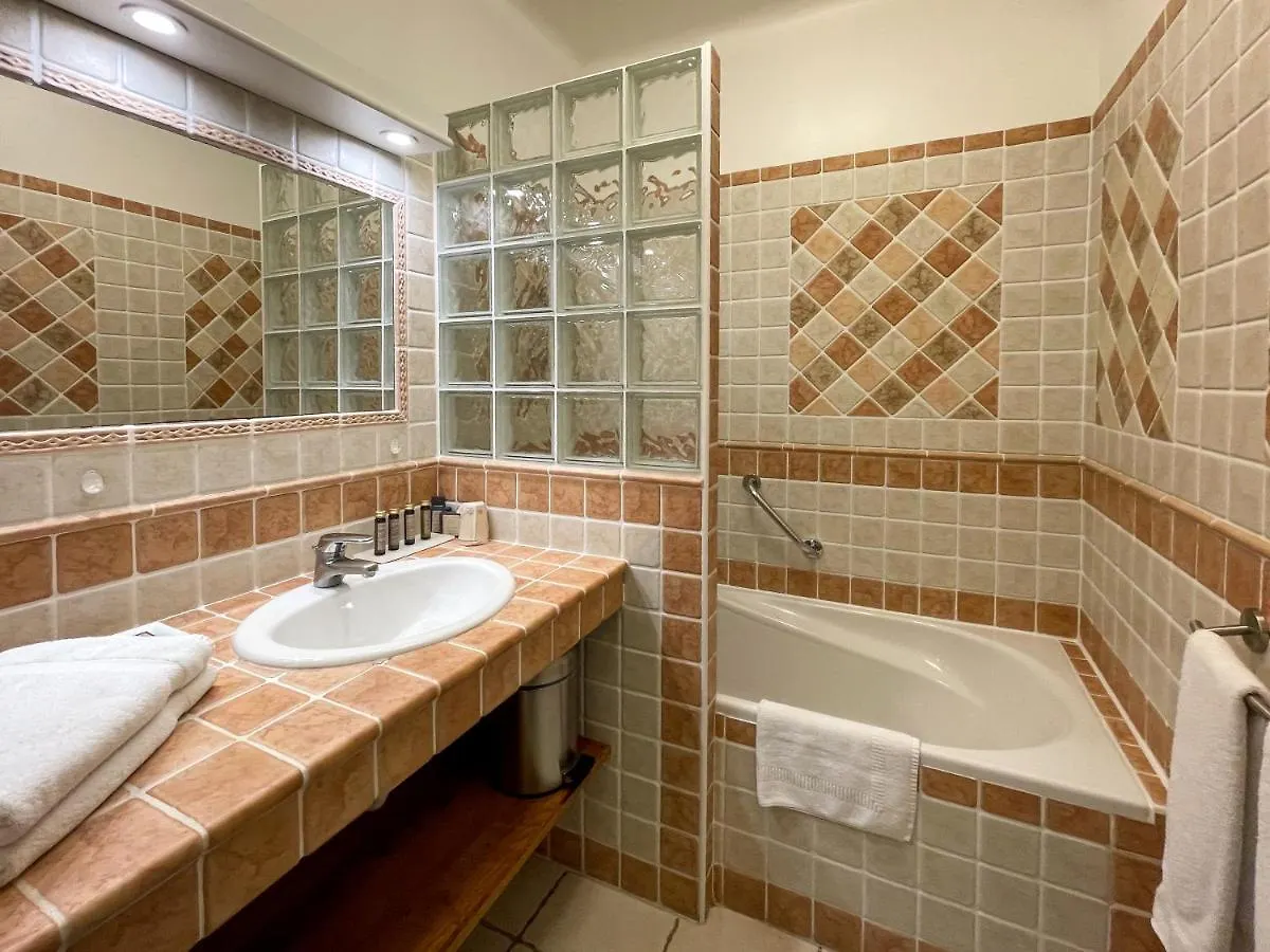 לה קול-סור-לופ Hotel Marc-Hely 4*, לה קול-סור-לופ צרפת
