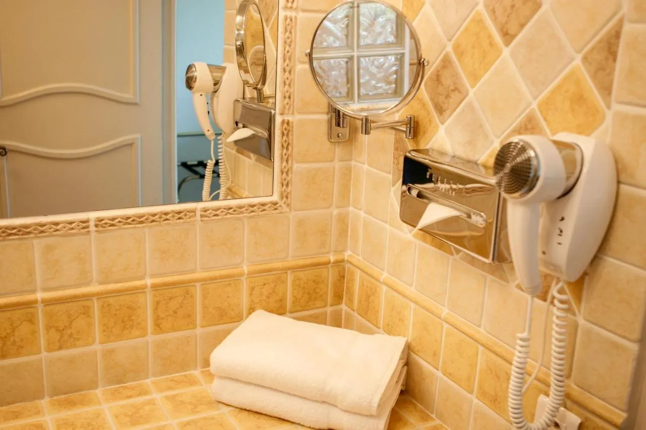 ****  לה קול-סור-לופ Hotel Marc-Hely צרפת