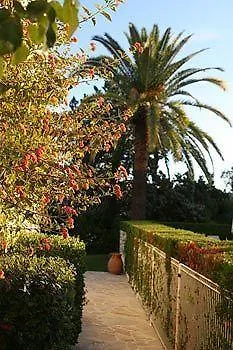 ****  לה קול-סור-לופ Hotel Marc-Hely צרפת